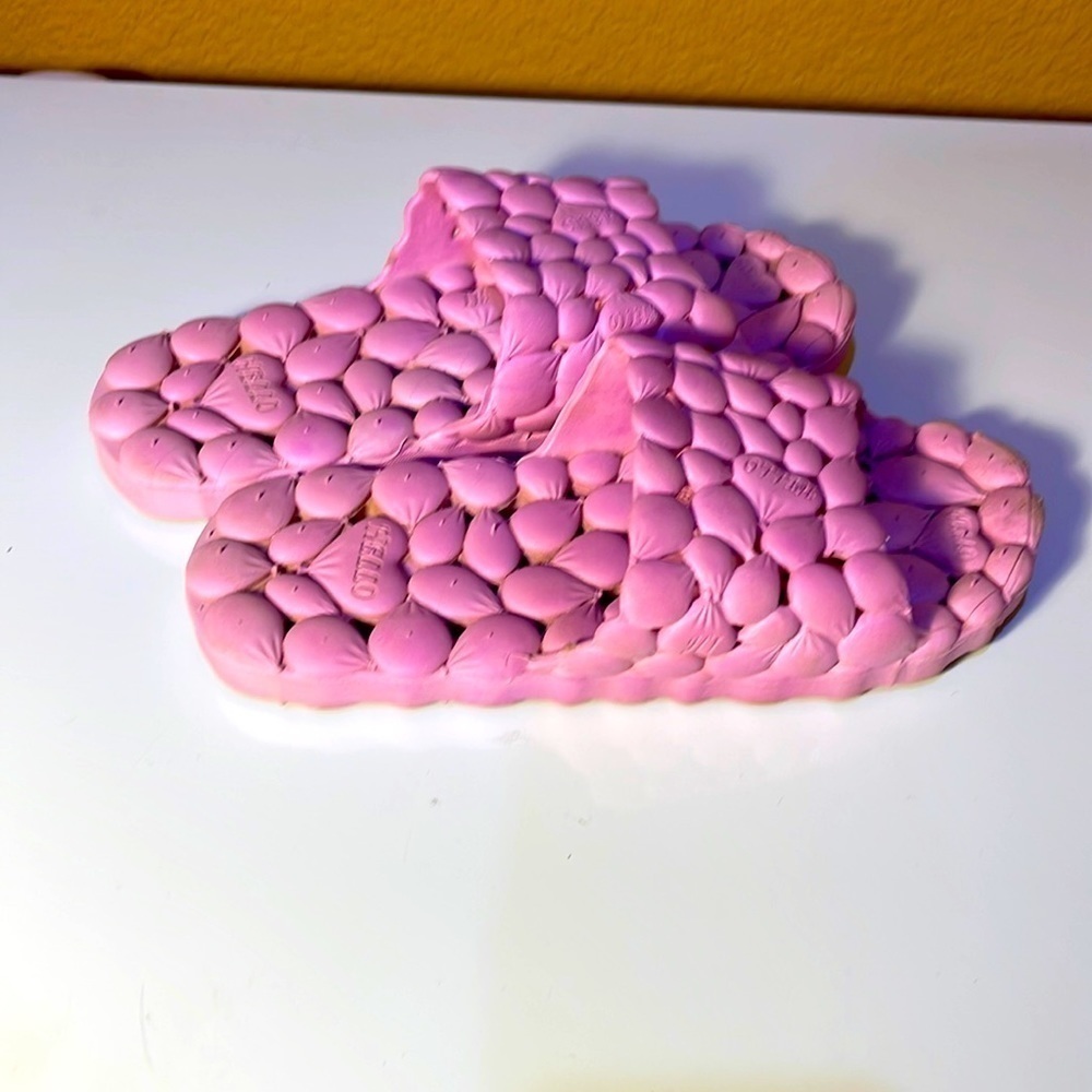 Hello Shower Bubble Slip Ons I’m Light Purple / Pink Girls Size 38/39